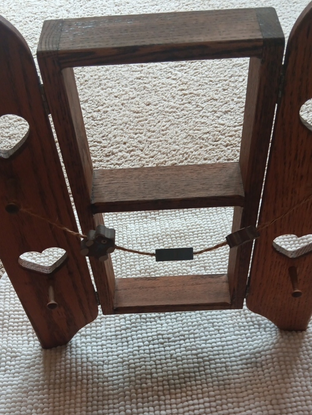 Vintage Wooden Heart Cut-Out Folding Shelf - Picture 3 of 4